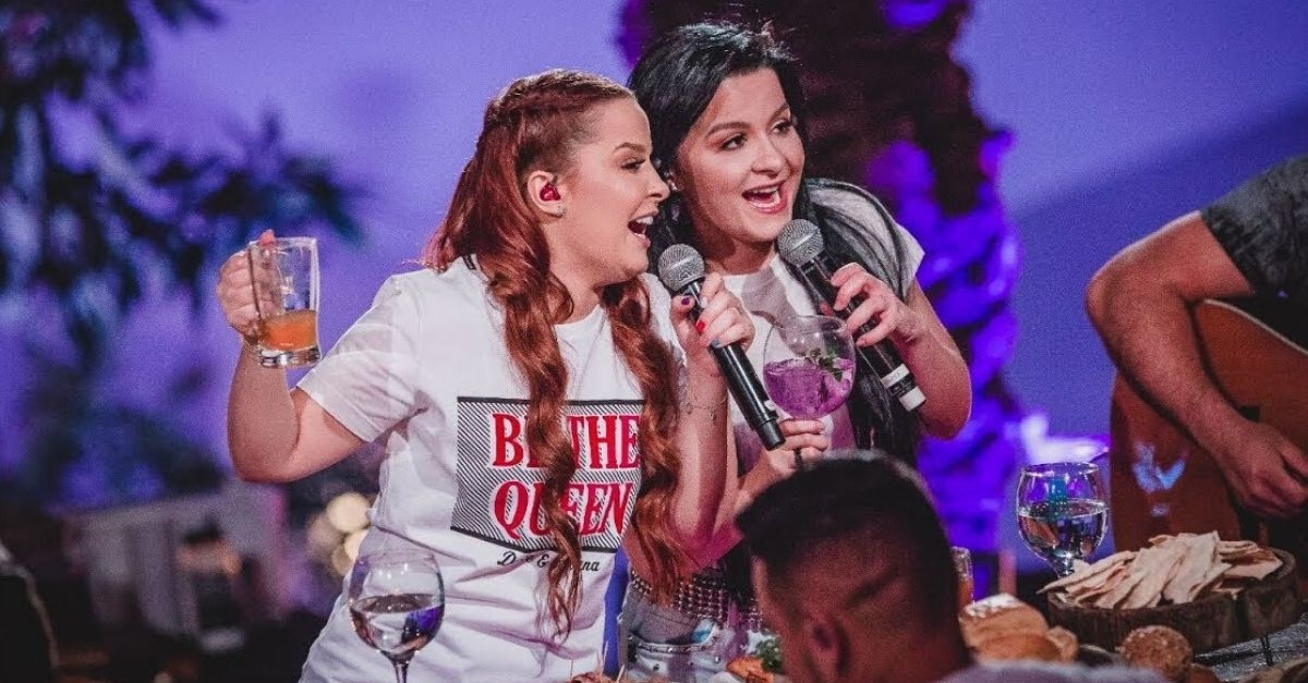 Maiara e Maraisa reúnem amigos em live neste sábado
