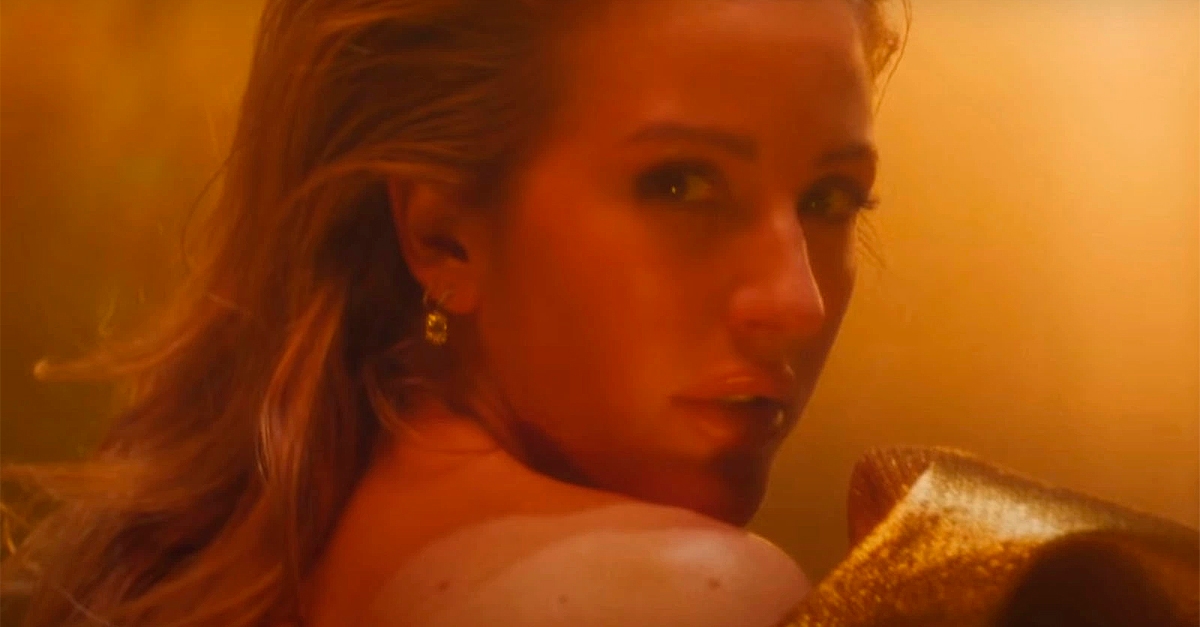Ellie Goulding lança videoclipe da faixa “Love I’m Given”