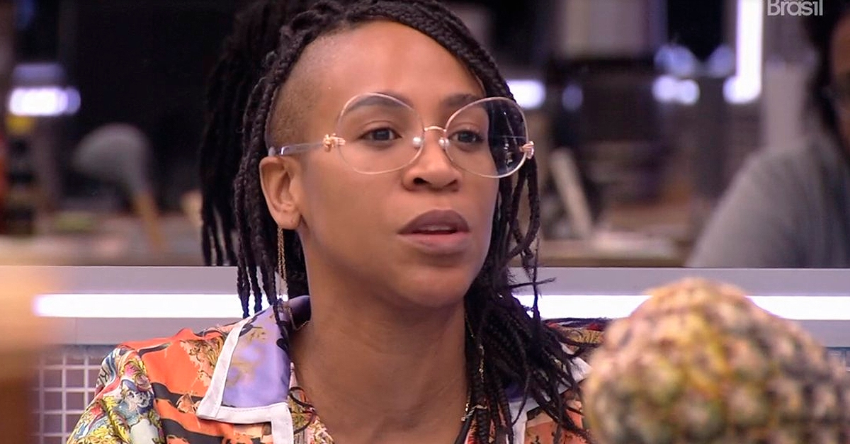 BBB21 | Karol Conká faz Lucas Penteado comer sozinho e é detonada nas redes: “Crueldade”