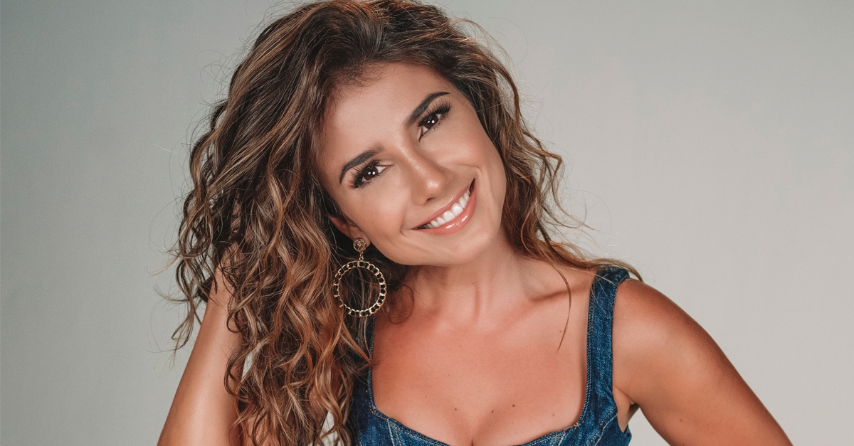 Paula Fernandes apresenta seu novo show 11:11 em São Paulo neste sábado