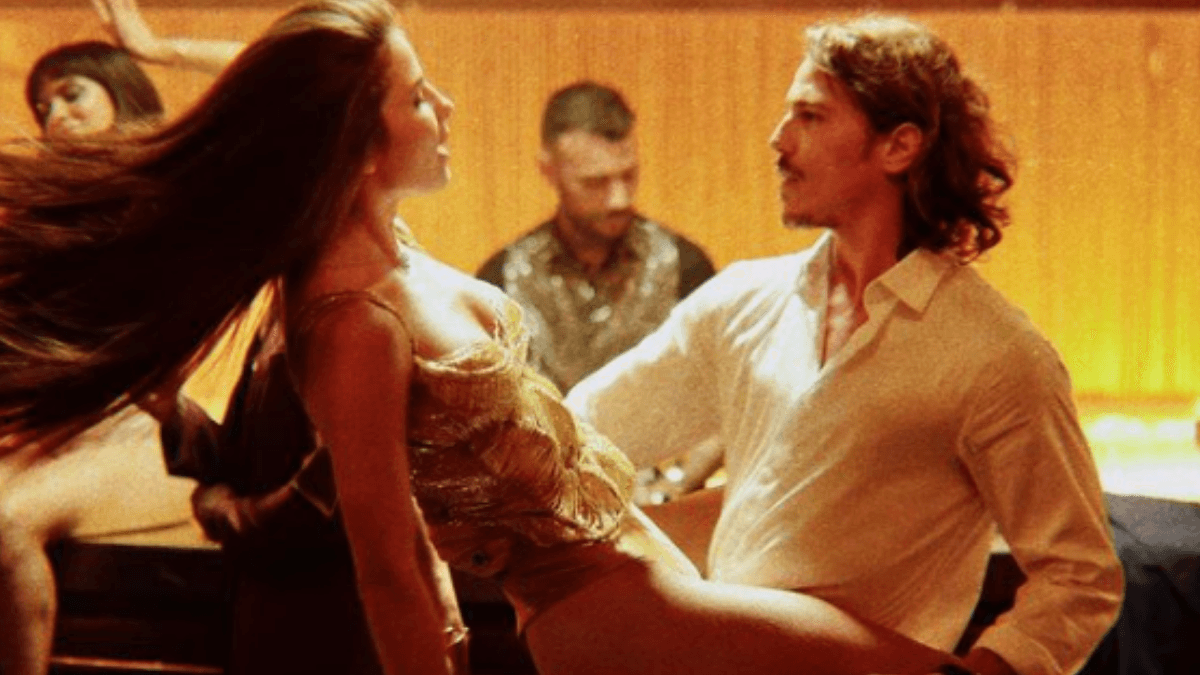 GIULIA BE grava clipe de sua nova música “2PALABRAS” com Rômulo Neto