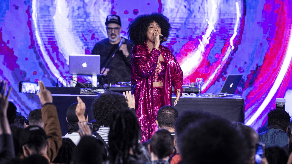 Negra Li: “Eu não sou do passado, eu sou do futuro!”