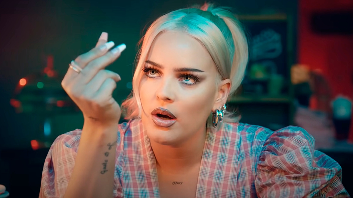 Anne-Marie e Aitch lançam o single “Psycho” com videoclipe; assista!