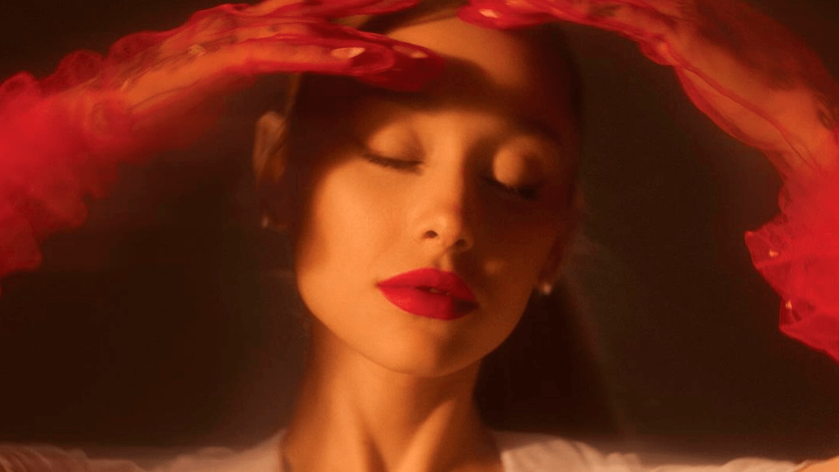 “eternal sunshine”: Ariana Grande lança sétimo álbum da carreira e videoclipe de “we can’t be friends (wait for your love)”