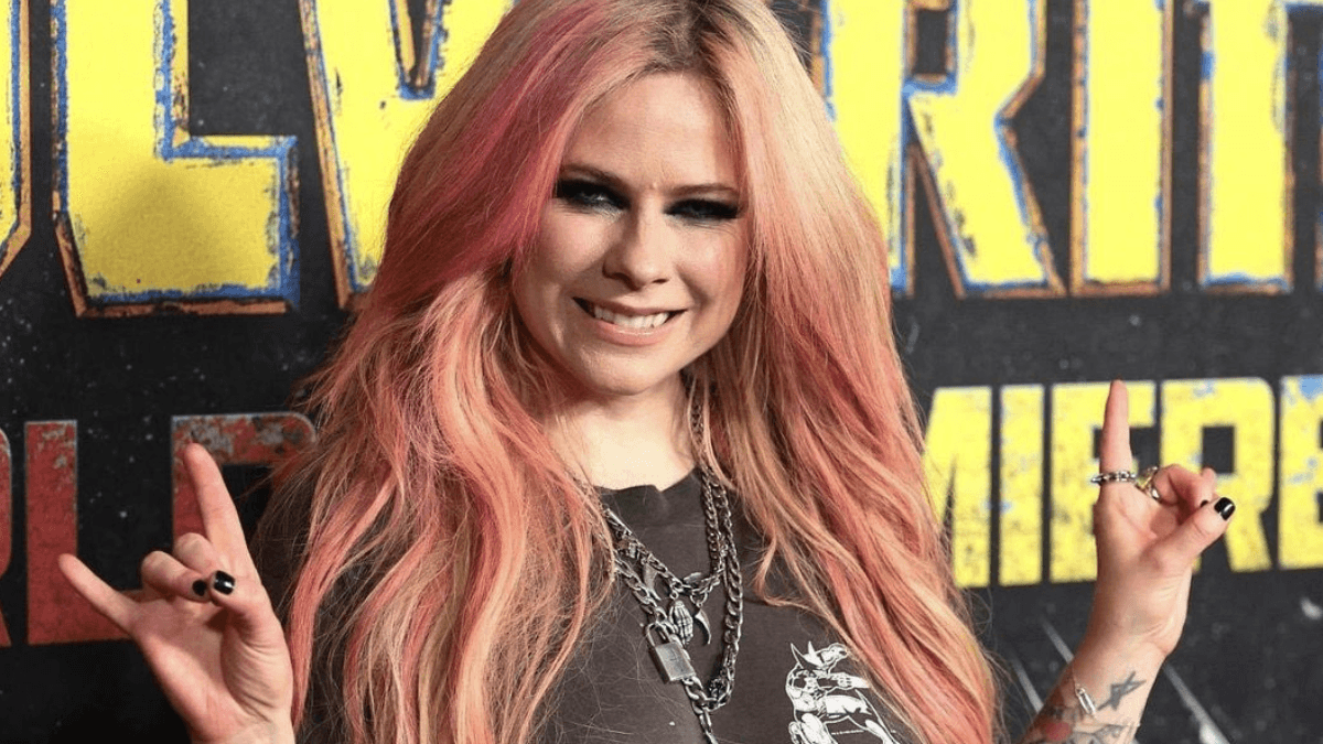 Avril Lavigne vem ao Brasil em 2025, diz jornalista