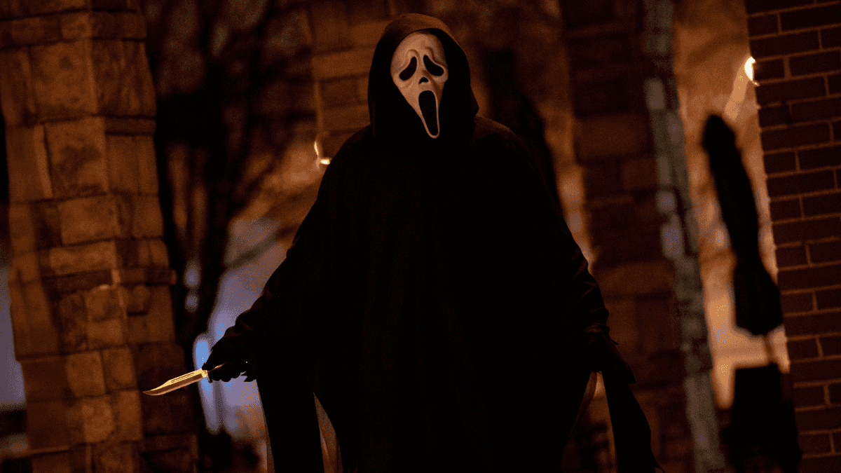 “Pânico 7” entrega sequências de tirar o fôlego e um dos Ghostfaces menos impactantes da franquia | Crítica