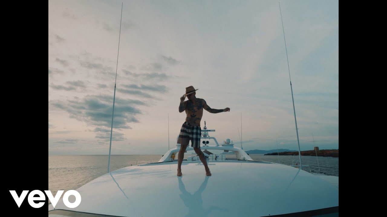 Rauw Alejandro, Mr. Naisgai - Pasaporte (Official Video)