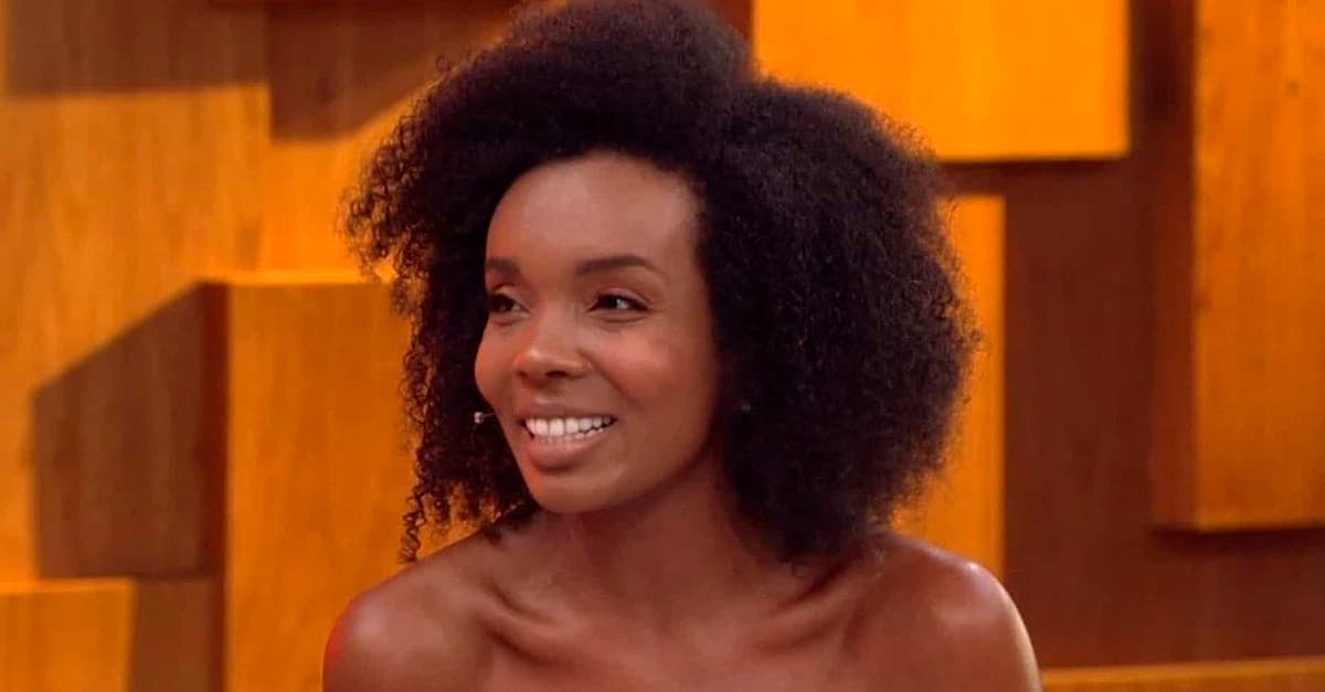 BBB21 | Karol Conká faz comentário sobre Thelma e campeã responde: “Quem nasceu pra 21 nunca será 20”