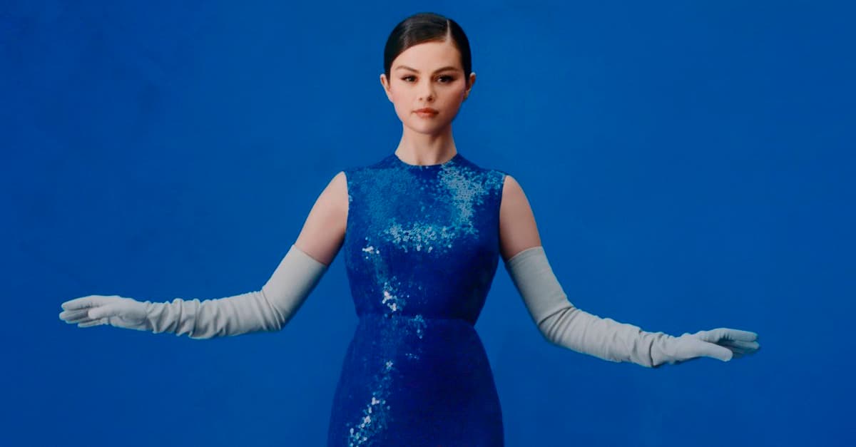 “Revelación” | Selena Gomez lança o tão aguardado EP em espanhol; ouça!