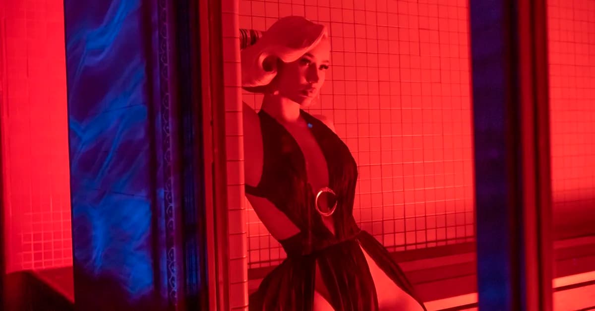 Letra e Tradução: “Peach Body” – Iggy Azalea