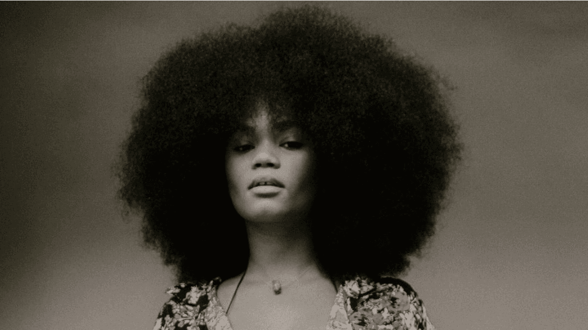 “Menina Mulher”: Agnes Nunes lança primeiro álbum da carreira e marca sua transição para a idade adulta