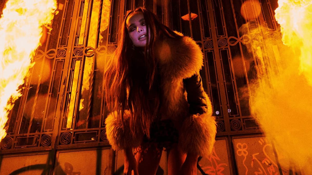 GIULIA BE aborda intuição feminina, investigações na internet e gaslighting no single “FBI”; assista ao clipe!