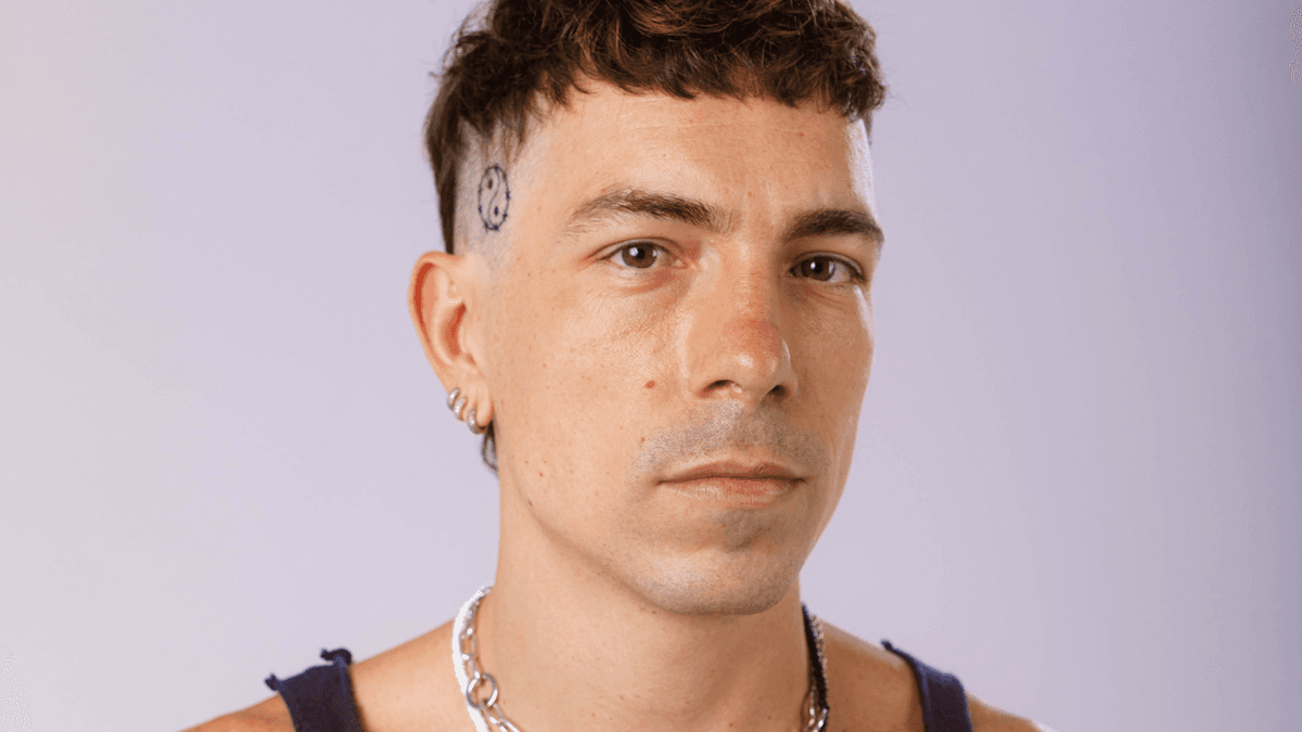 Entrevista | Di Ferrero lança o tão aguardado primeiro disco solo “:( Uma Bad, Uma Farra :)”