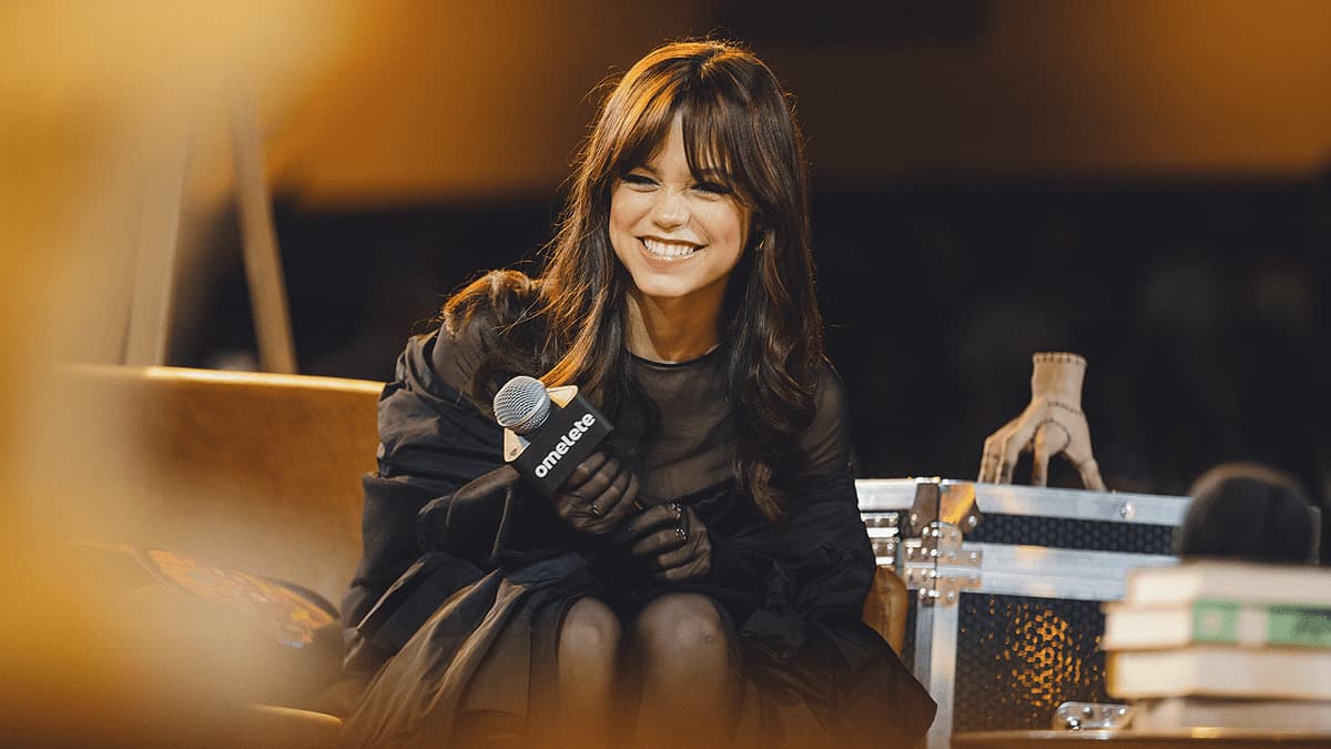 Jenna Ortega e Gwendoline Christie se surpreendem com o carinho do público em painel sobre “Wandinha” na CCXP22