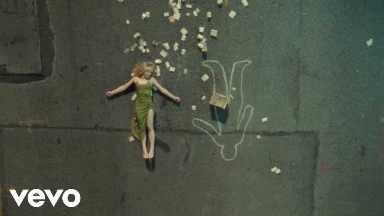 Sabrina Carpenter - skinny dipping