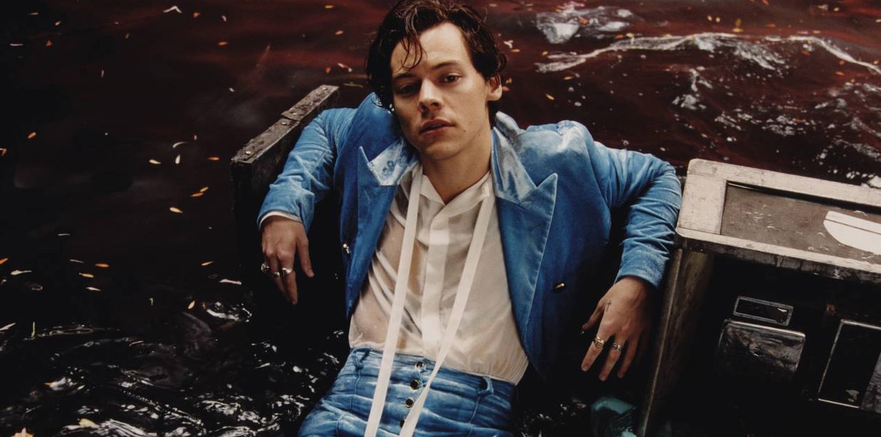 Harry Styles inicia sua primeira turnê solo apresentando músicas novas e sucessos do One Direction