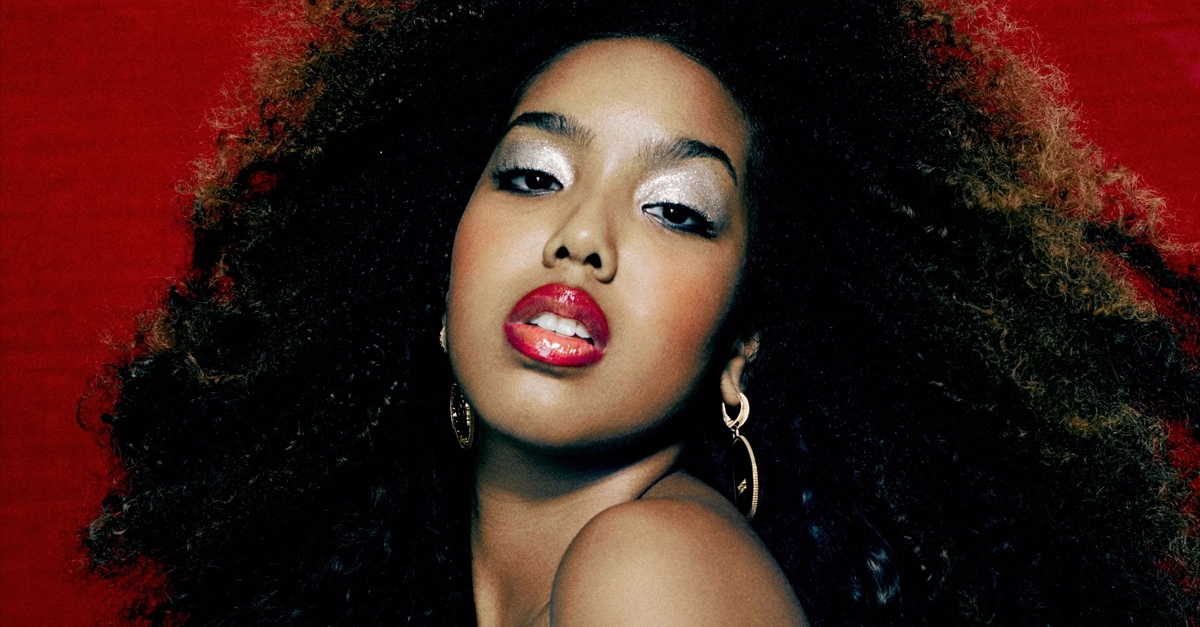 Lellê estreia em carreira solo com “Mexe a Raba”