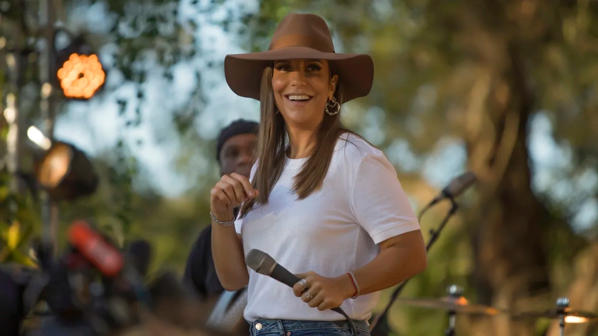 Lançamentos da Semana: Ivete Sangalo, Poesia Acústica, Florence, Natti Natasha, Rosalía e mais!