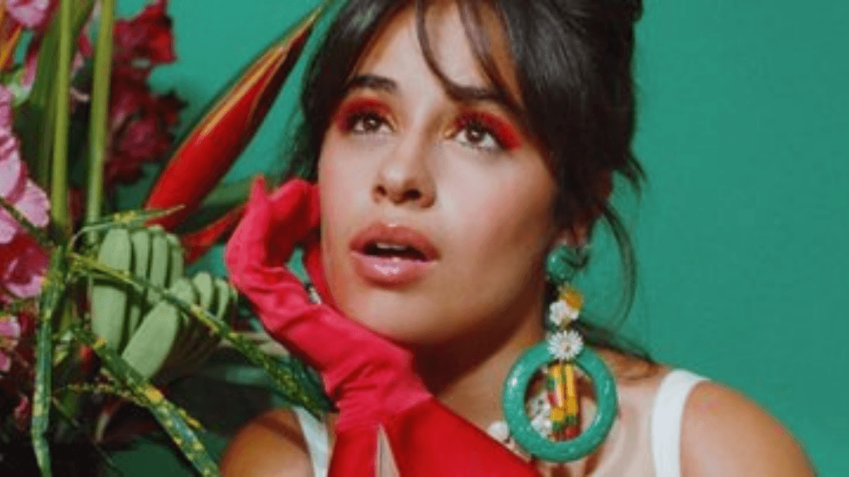 Letra e Tradução: “everyone at this party” – Camila Cabello