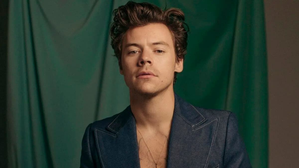 Farol Santander ganha projeção em comemoração a novo álbum de Harry Styles
