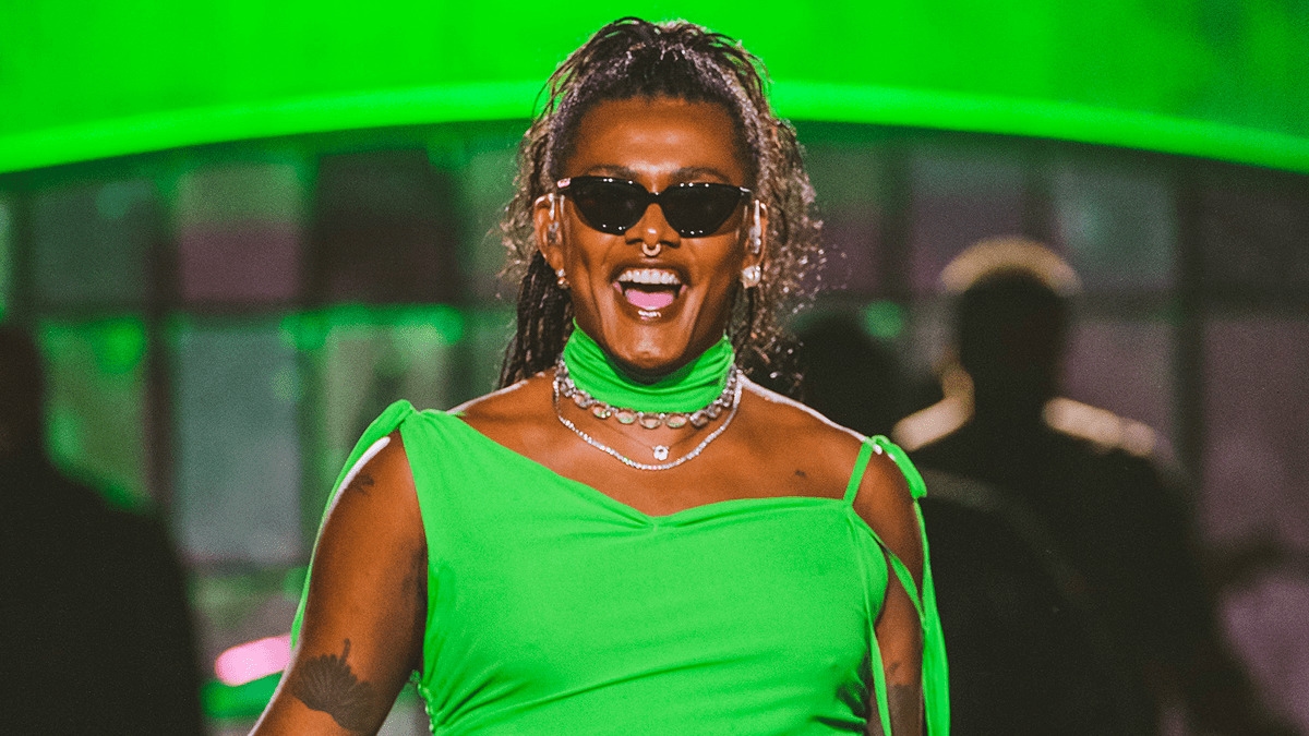 Liniker anuncia terceiro show da turnê de “CAJU” no Rio de Janeiro; ingressos a venda