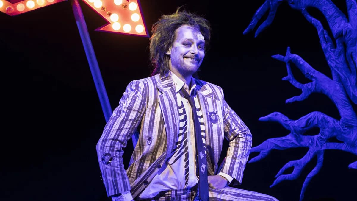 Eduardo Sterblitch retorna na nova temporada de “Beetlejuice – O Musical” no Rio de Janeiro