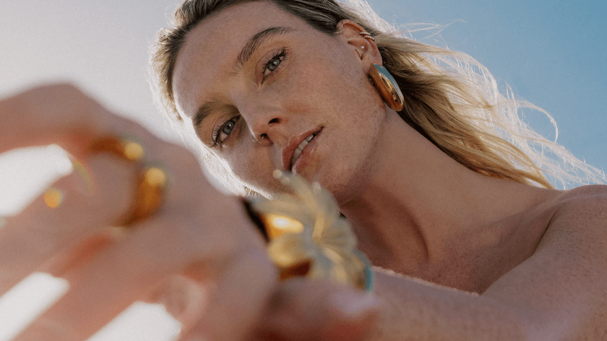 Perrie lança “Forget About Us” e fala sobre projeto solo: “Experiência mais incrível”