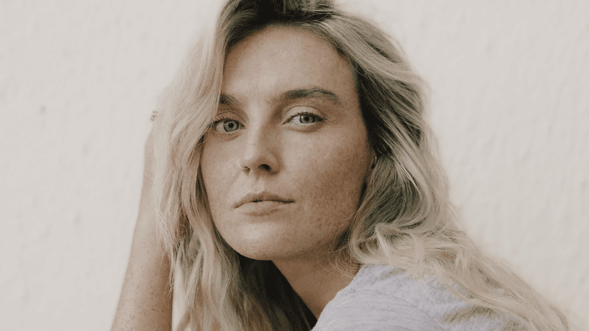 Perrie lança o novo single “Tears“