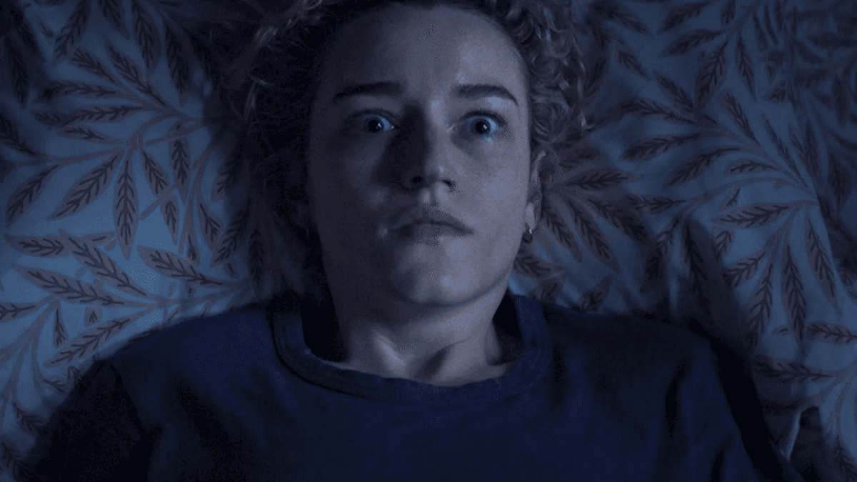 “A Hora do Mal“, terror estrelado por Julia Garner, ganha trailer aterrorizante