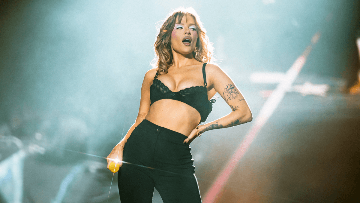 Luísa Sonza inclui clássicos de Rita Lee e Elis Regina em show vibrante no The Town 2025